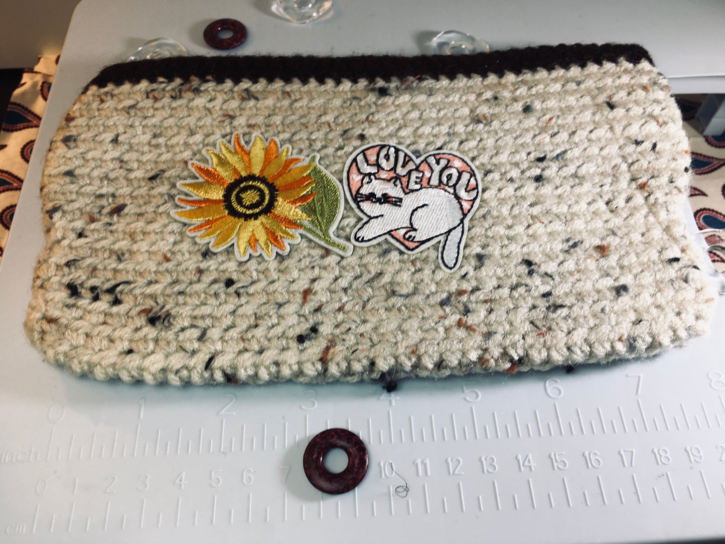 Sunflower Love Pouch – Speckled Beige Crochet with Cat & Floral Patch”